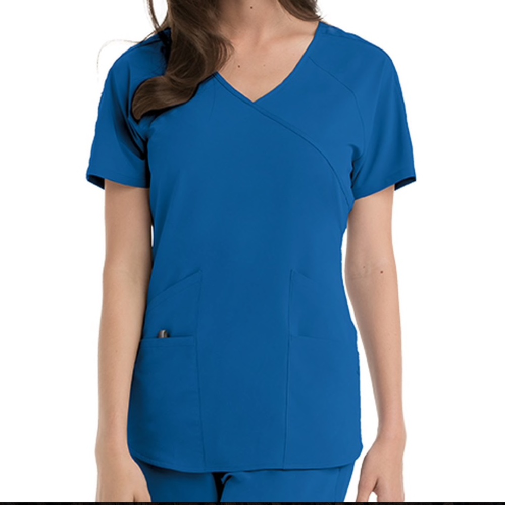 Barco One Wellness Women’s 4 Pocket V-Neck Raglan